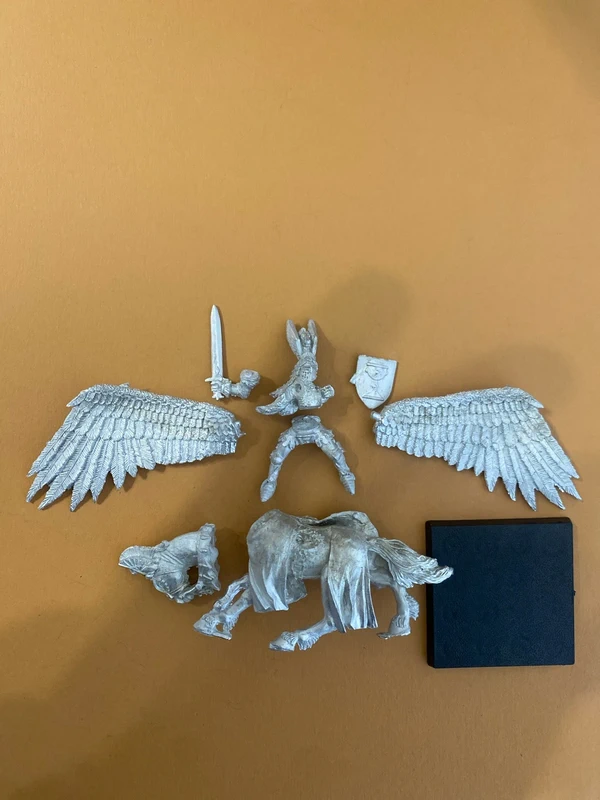 Warhammer-bretonnia paladin on pegasus