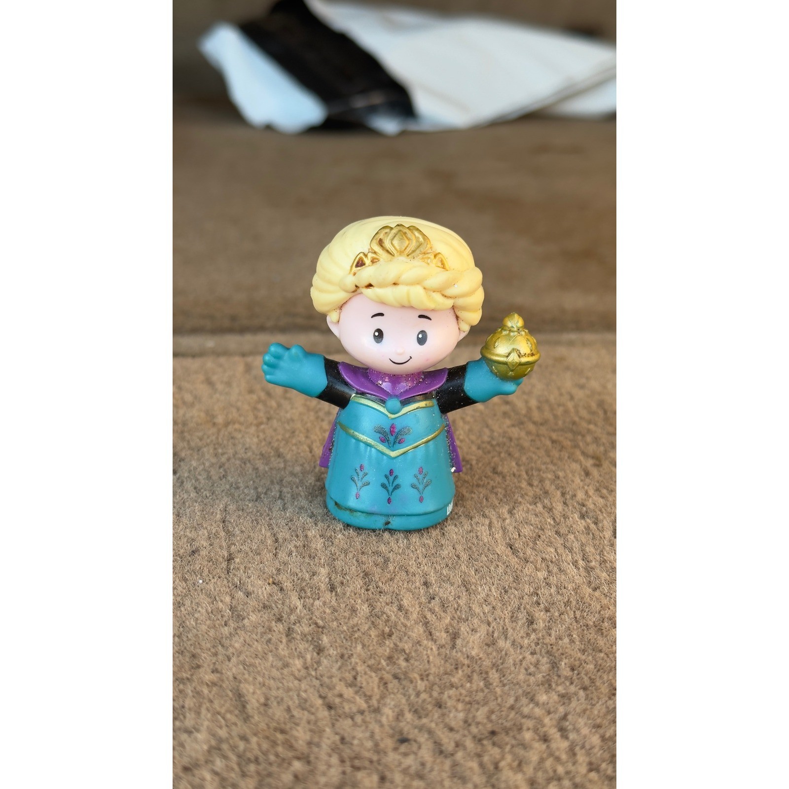 Fisher Price Little People Disney Frozen Elsa Incoronazione Figura Abito Blu Corona