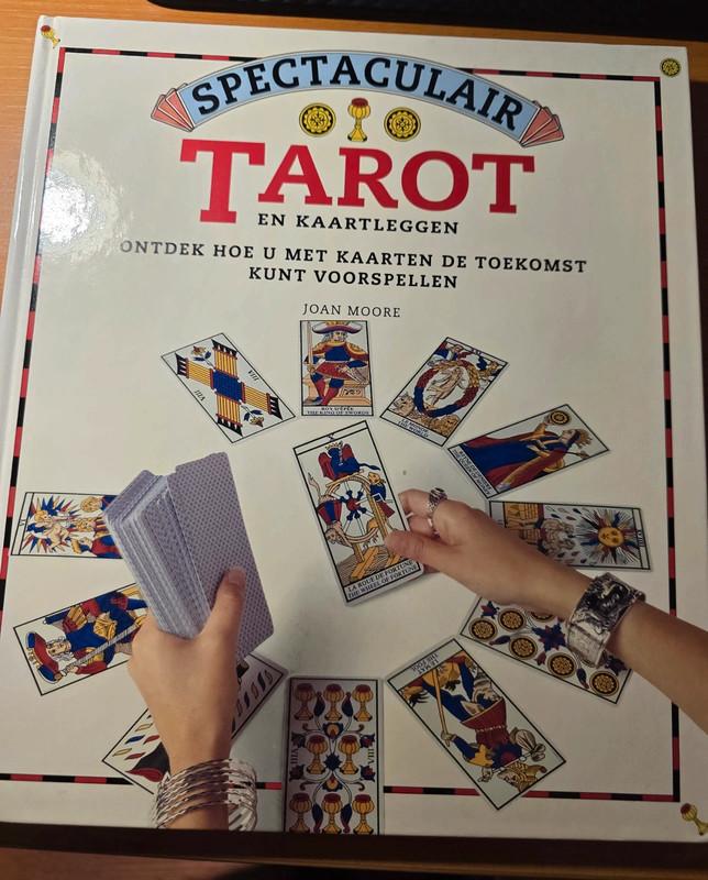 Prachtig Tarotboek: Spectaculair Tarot en Kaartleggen, Joan Moore