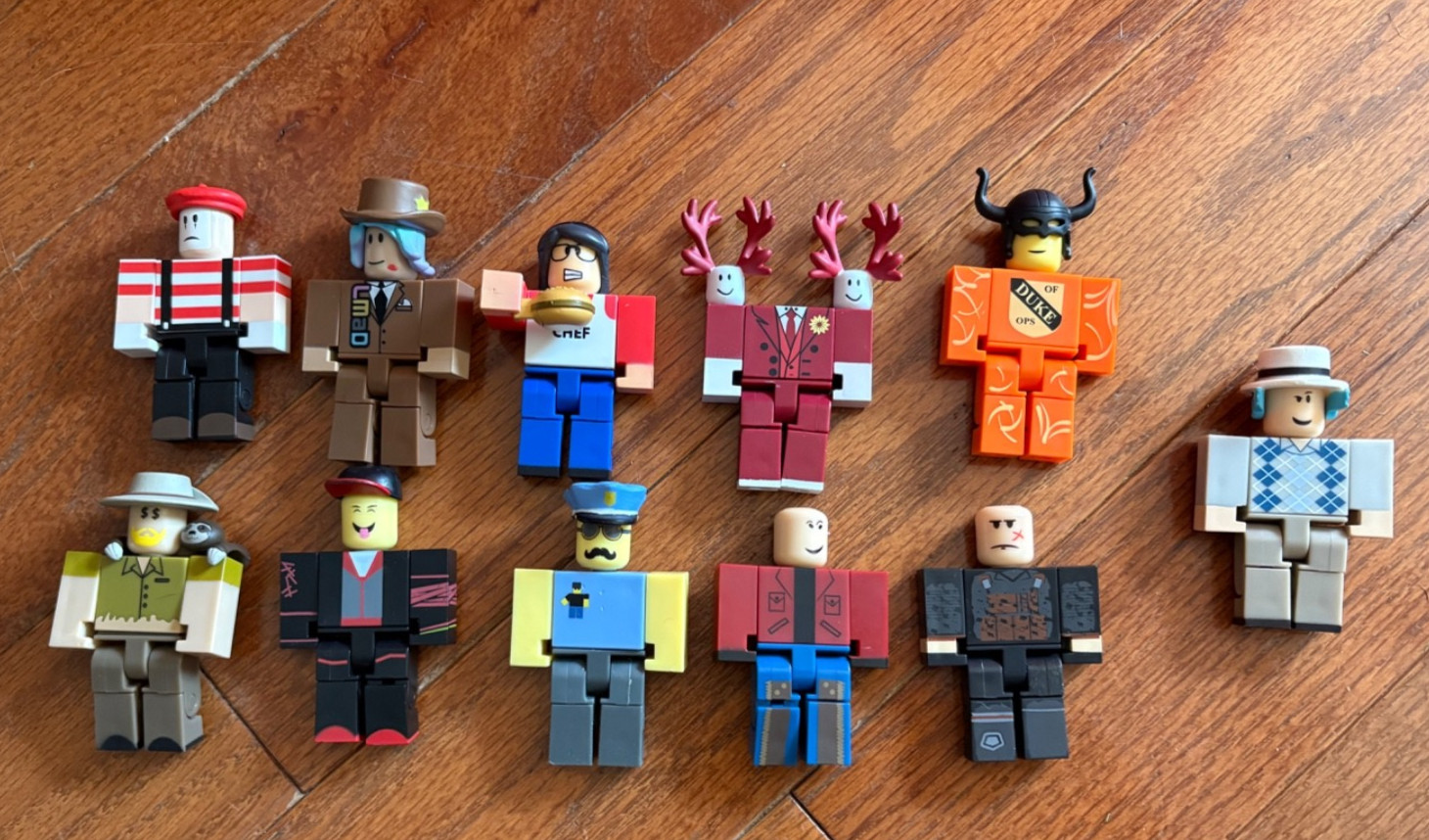 11 Roblox Series 1 Action Figures Chicken Man Lunch Lady Dynamo & More - B13