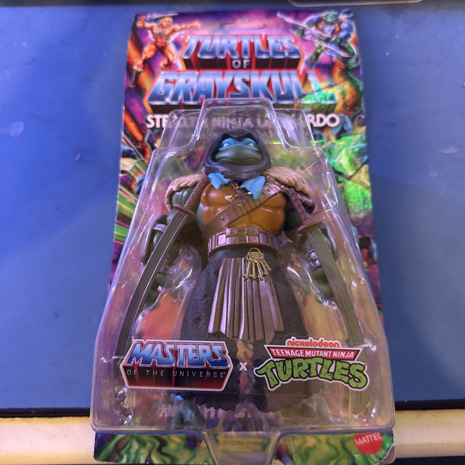 Masters of the Universe Origins Tartarughe di Teschio Grigio Stealth Ninja Leonardo Posa