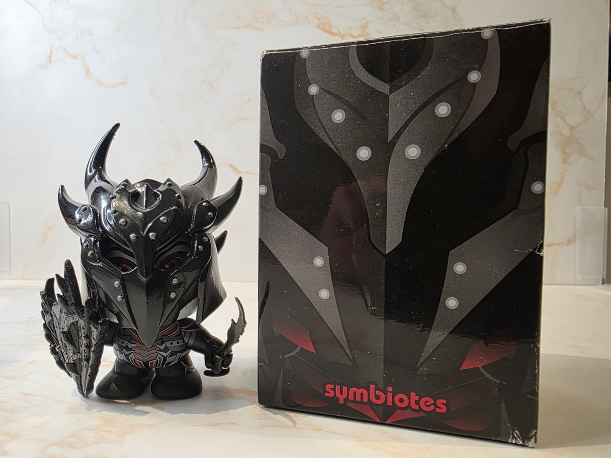 The Elder Scrolls V: Skyrim - Figura in vinile Symbiotes Dragonborn-Dark Elf Armor.