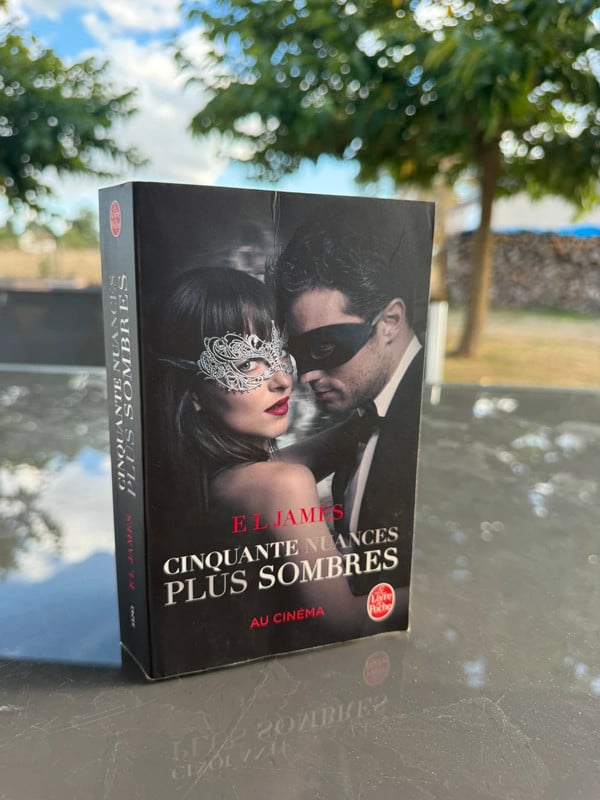 El James « Cinquante nuances plus sombres »