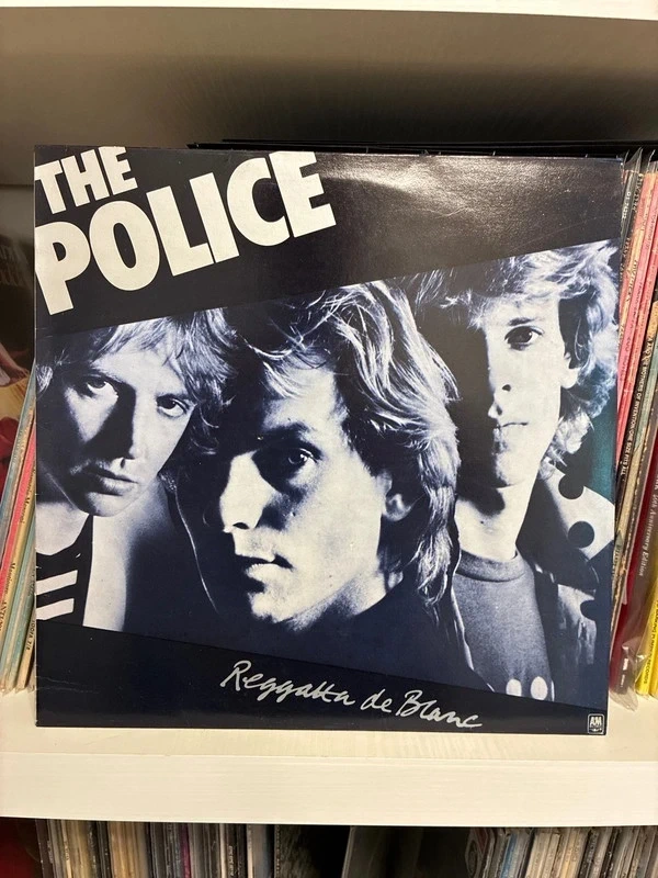 The Police regatta de blanc