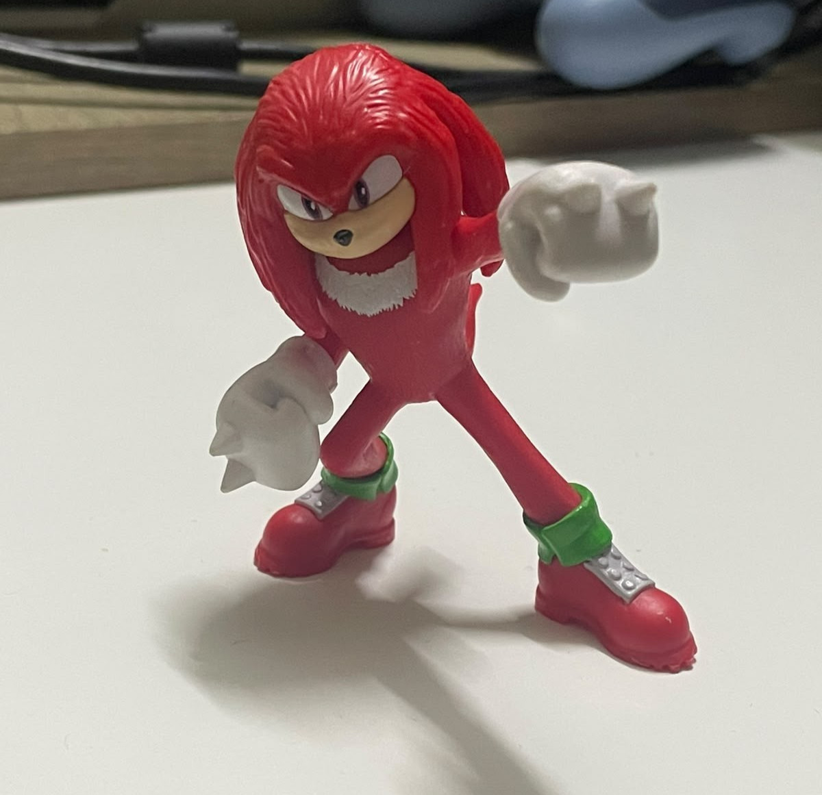 Knuckles Sonic the Hedgehog Red Action Figure White Gloves Green Cuffs Collectib