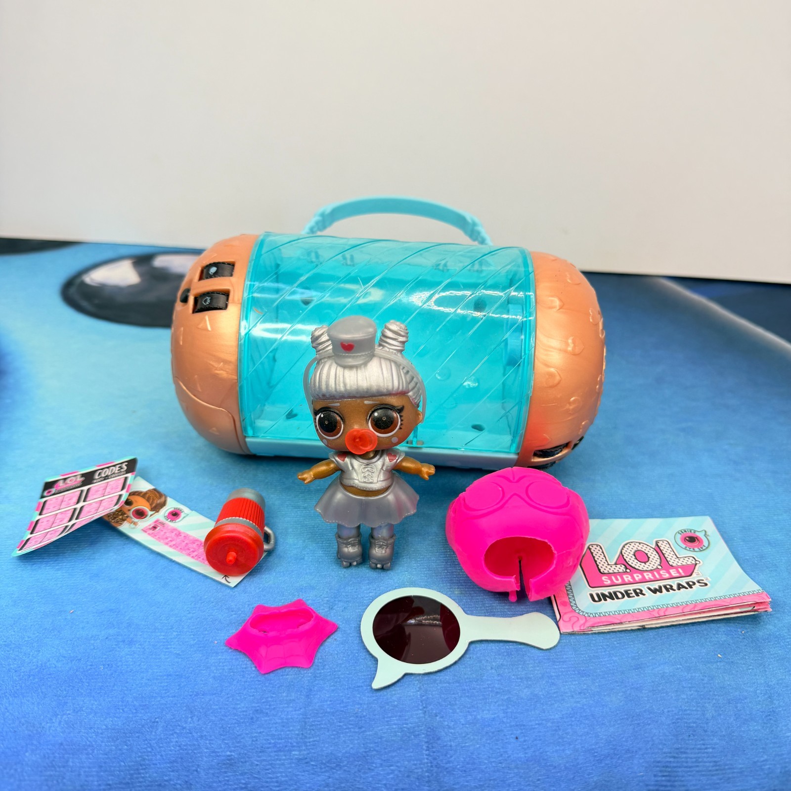 LOL Surprise Under Wraps Serie 4 Eye Spy AS IF BABY Capsule Doll Set