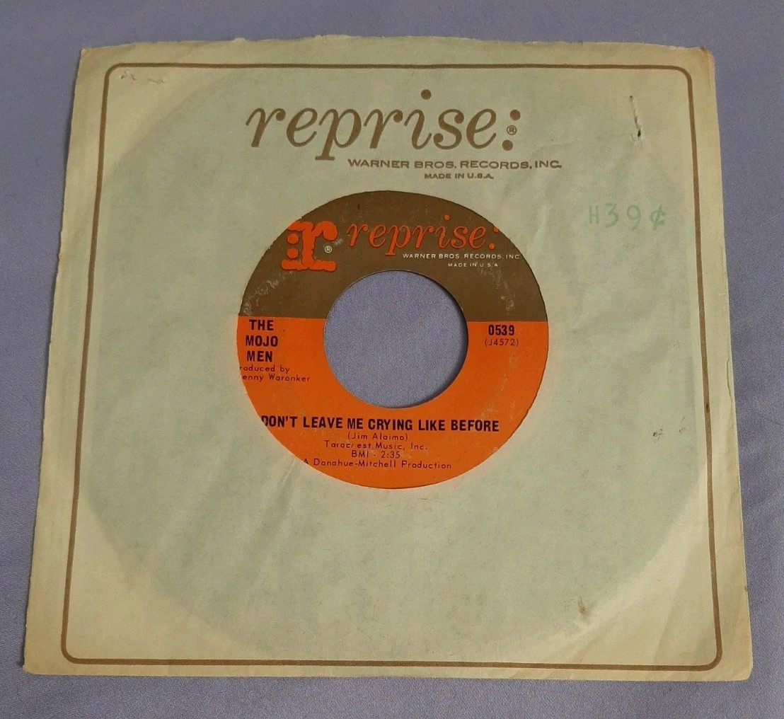 The Mojo Men 45 Don't Leave Me Crying Like Before / Sit Down, I Think I Love You