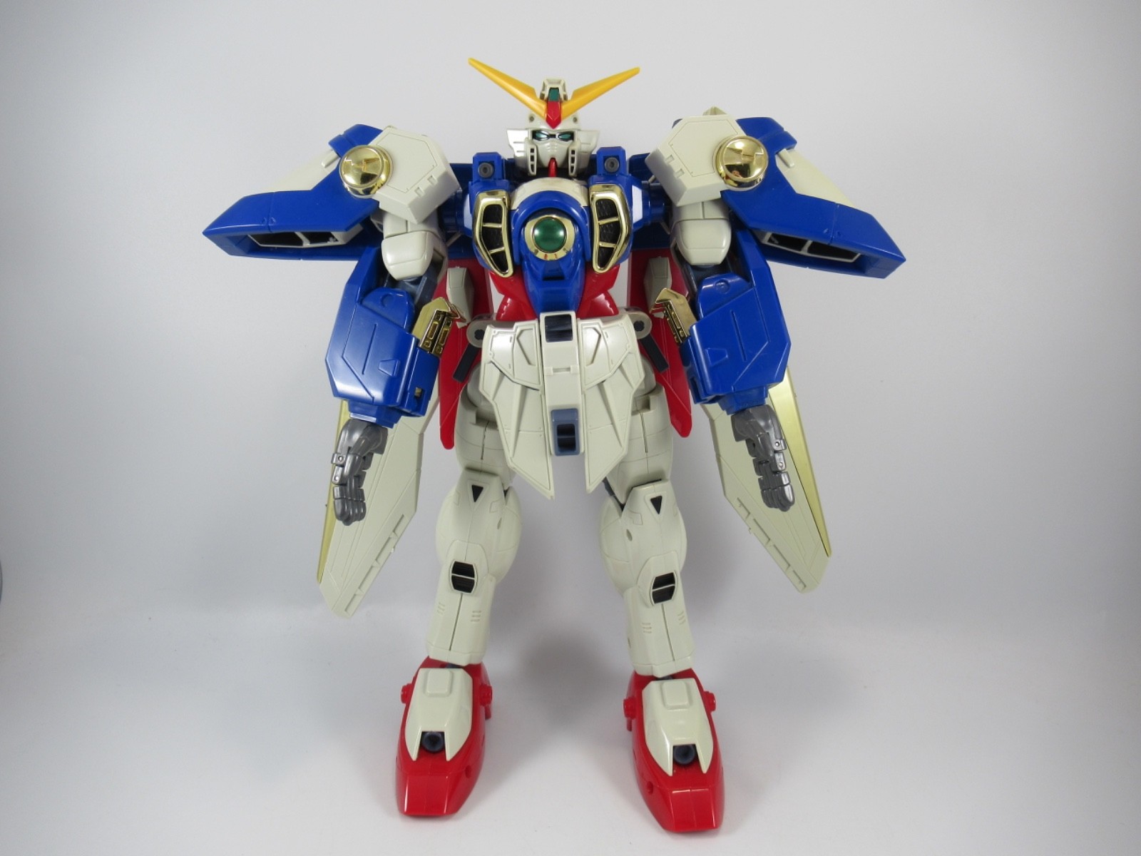 Mobile Suit Gundam Deluxe Transforming Wing Gundam 11"