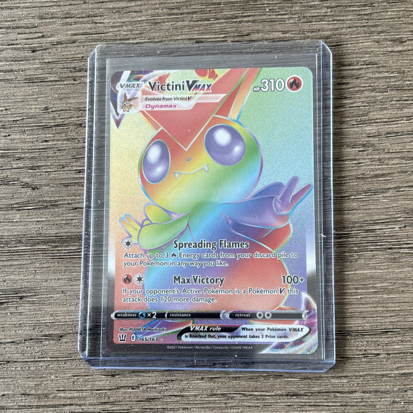 Pokemon TCG Victini VMAX Secret Raro 165/163 SWSH05 Stili di Battaglia Holo EN🔥