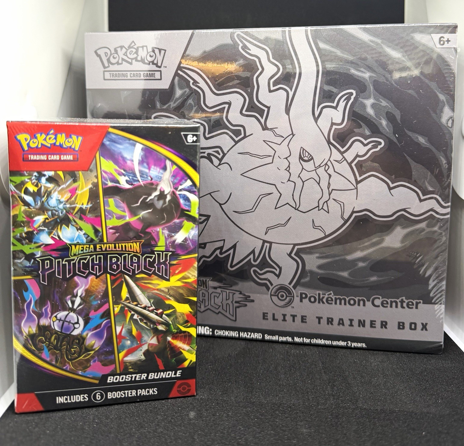 Pacchetto Pokémon Centro Pitch Nero ETB e Booster