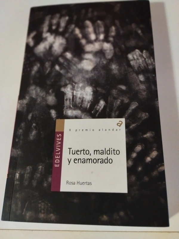 Libro tuerto, maldito y enamorado