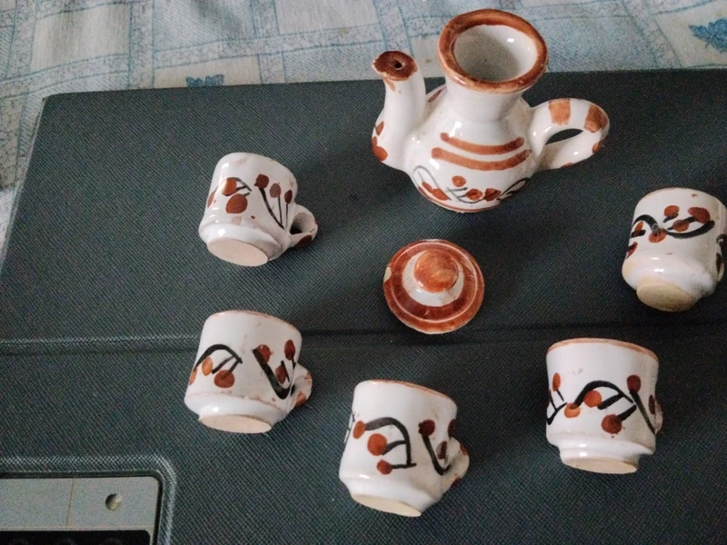 Set da te  in miniatura vintage in ceramica dipinta a mano