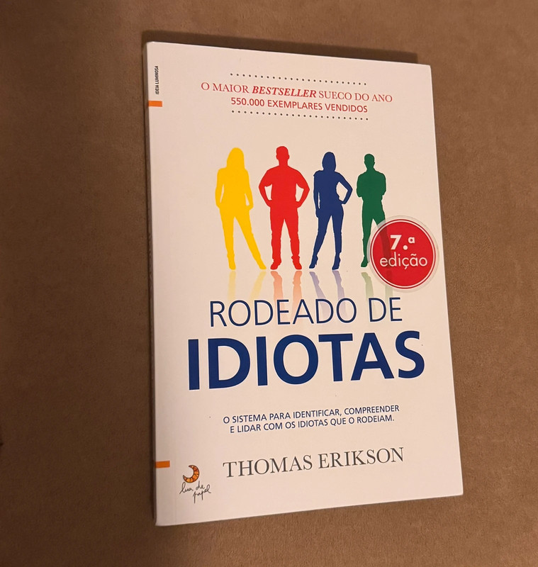 Rodeado de Idiotas