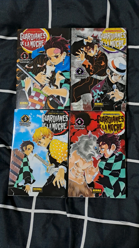 Lote de 4 tomos Kimetsu No Yaiba