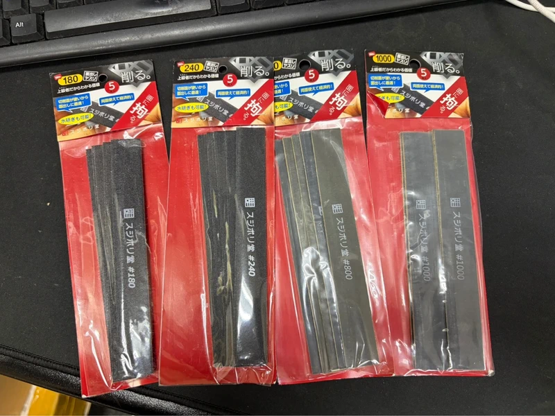 Sujiborido set abrasivi su supporti di legno