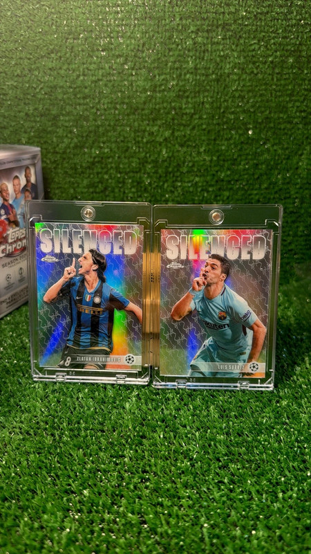 Lote Topps Chrome UEFA 2024-25 Silenced – Zlatan Ibrahimović & Luis Suárez Inserts