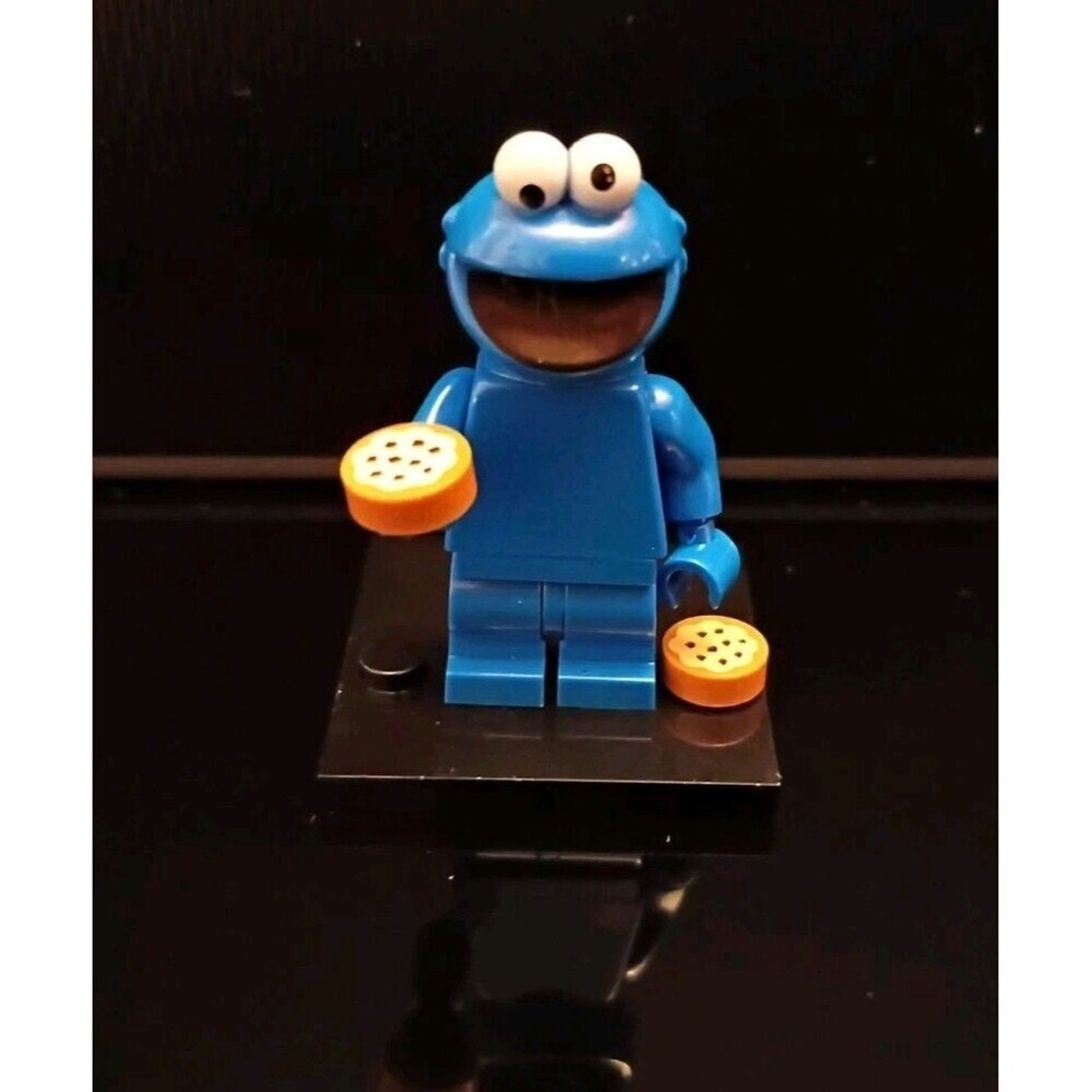L3G0 Compatible Sesame Street Cookie Monster Mini figure With Cookies