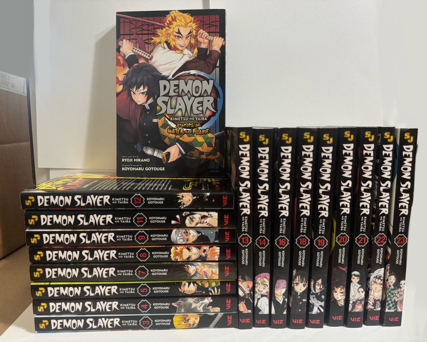 Lotto manga Demon Slayer: Kimetsu no Yaiba set copertina morbida inglese VIZ Media