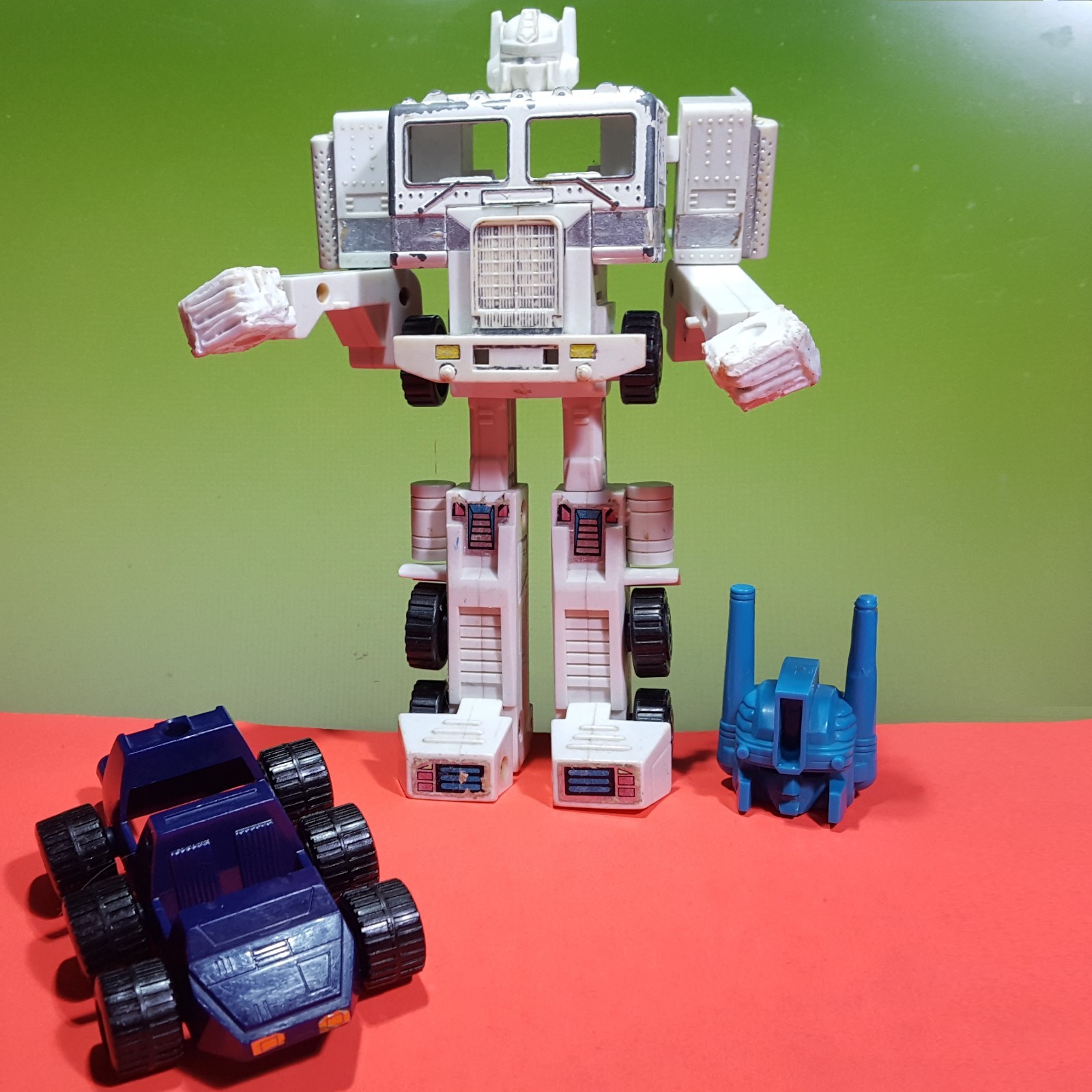 Job Lot G1 Takara Ultra Magnus core toy 1986 + Helmet /Optimus Prime Roller 1985