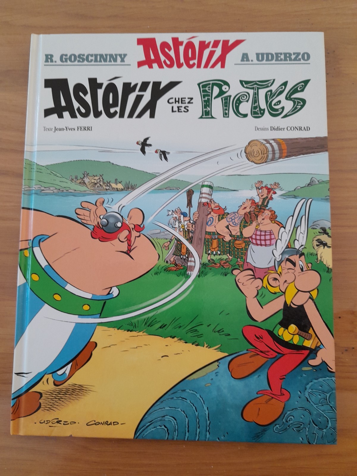 ASTERIX  CHEZ LES PICTES     ALBERT RENE    10/2013   E.O