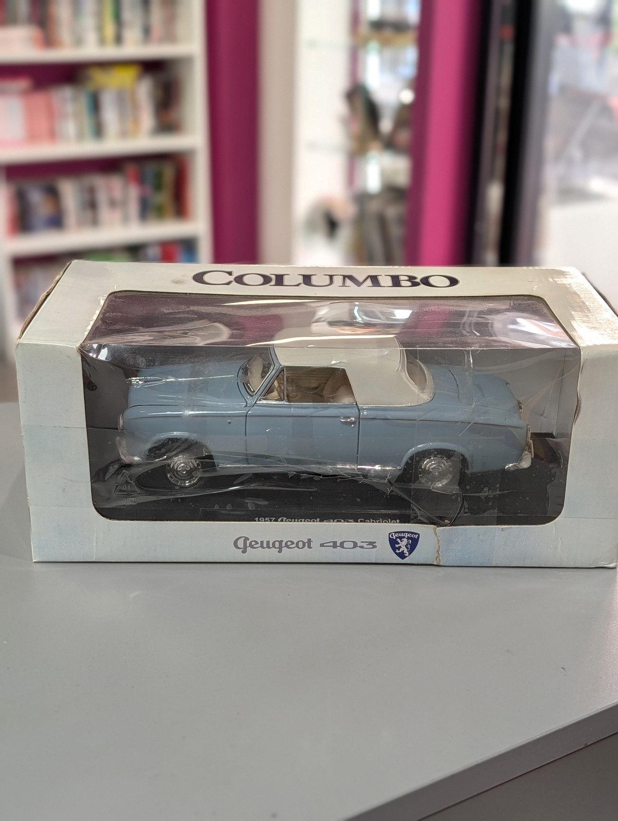 Voiture Welly Columbo Peugeot 403 Cabriolet 1957