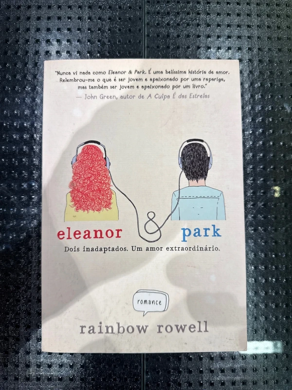 Livro “eleanor & park - dois inadaptados. Um amor extraordinário”