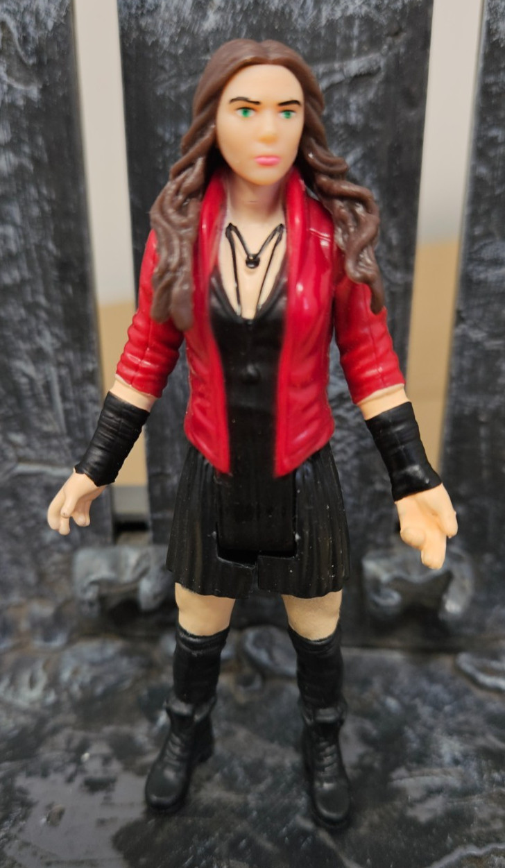 Hasbro Marvel Universe Avengers Age of Ultron 3,75" pollici personaggio strega scarlatta 