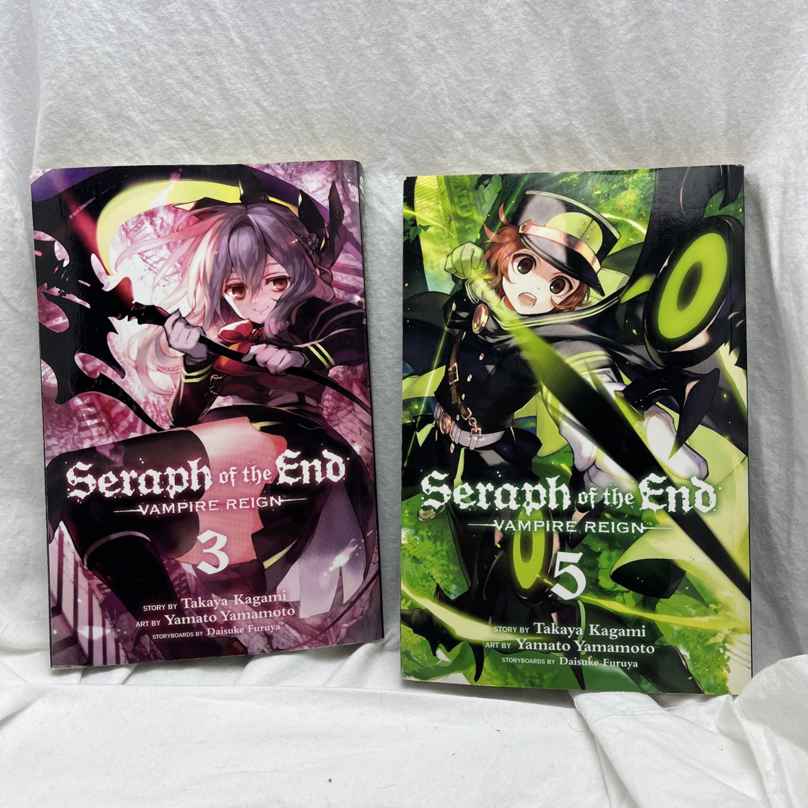 Lotto di 2 - Seraph of the End: Volumi 3 e 5 Vampire Reign Manga senza mini poster