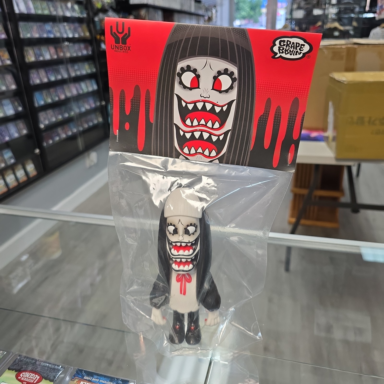 Grape Brain x Unbox Gera Gera Massimo Sofubi Figura in vinile morbido nero