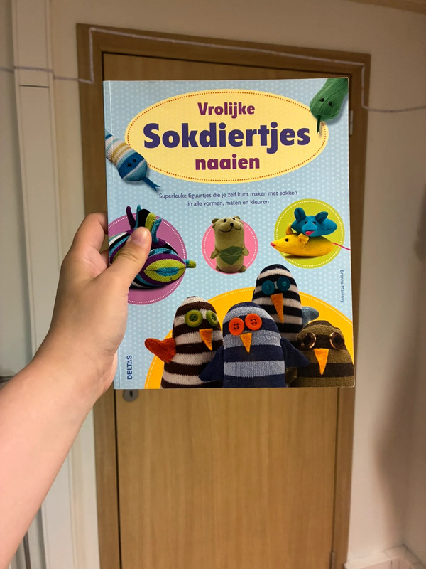 Vrolijke sokdiertjes naaien