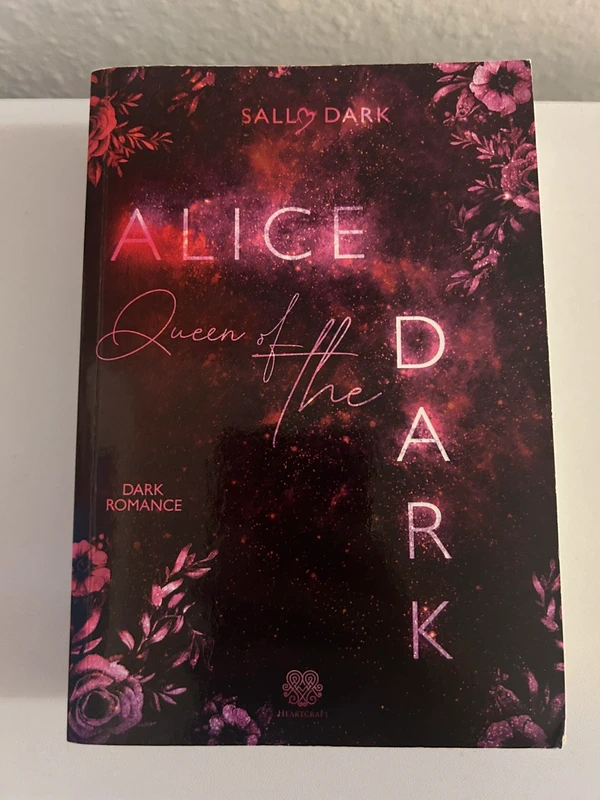 Buch Alice Queen of the Dark