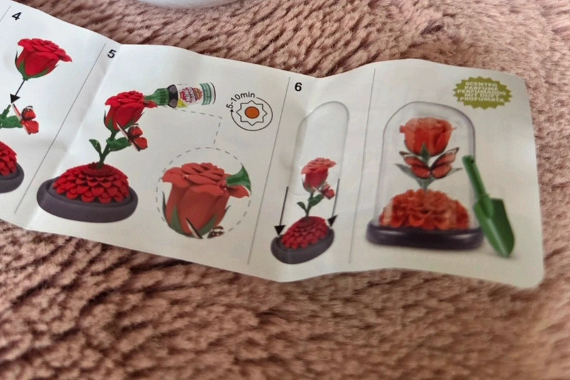 ZURU Mini brands ultra rare scented red rose