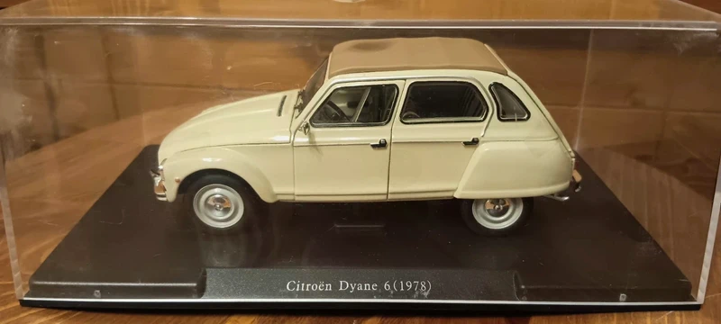 Modello Citroen Dyane 6 scala 1:24 perfetto in teca originale