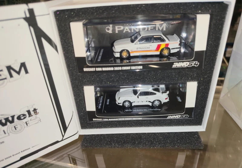 Inno64 - Set Duplo Exclusivo Diecast Con Madrid 2026 - RWB Porsche 930 + Pandem Rocket Bunny E30