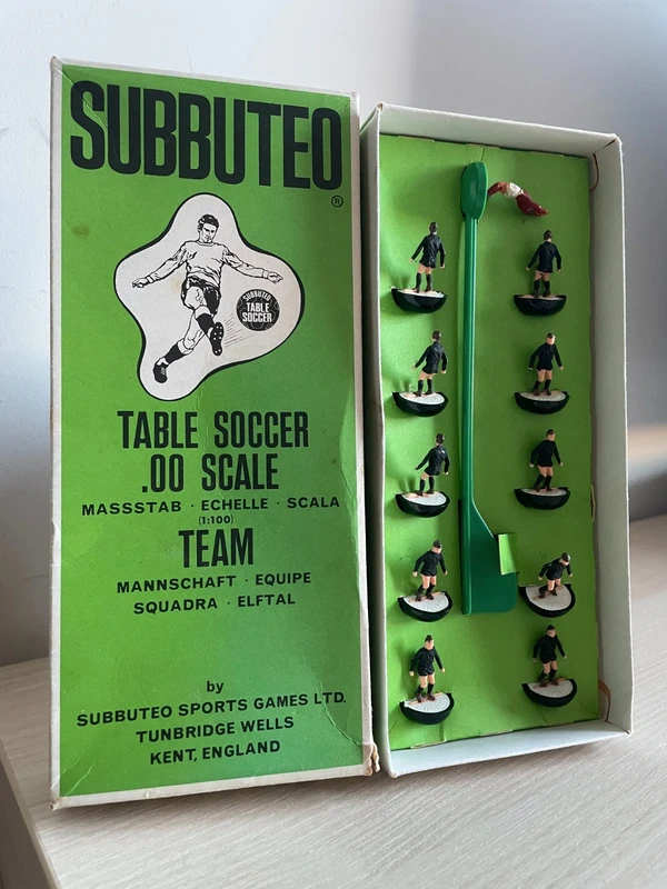 Vintage Subbuteo Heavyweight Team Black