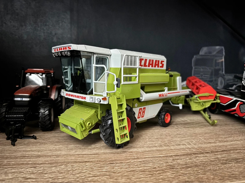 Claas Dominator 88