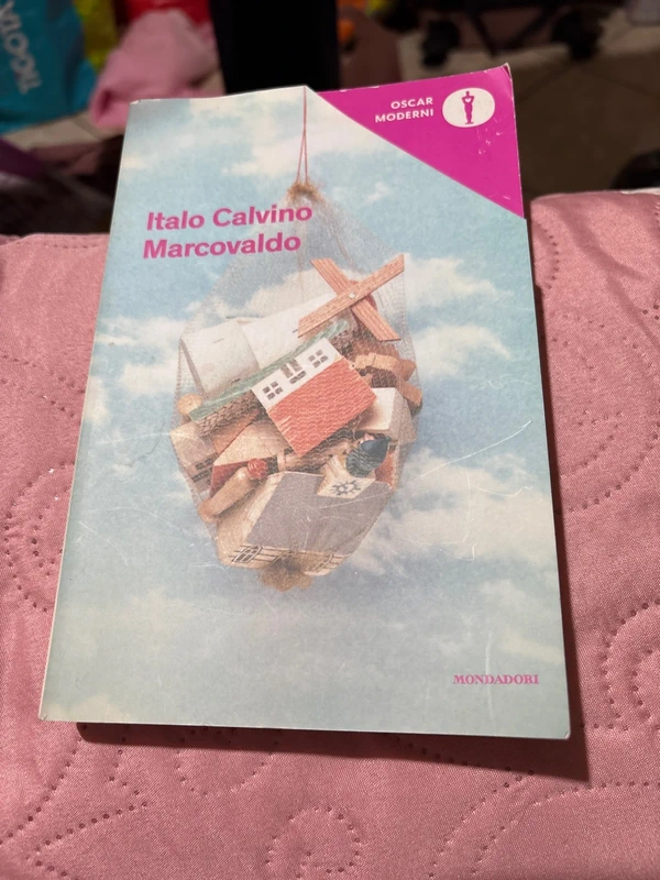 Titolo: Marcovaldo, ovvero Le stagioni in città    Autore: Italo Calvino Oscar Moderni Mondadori