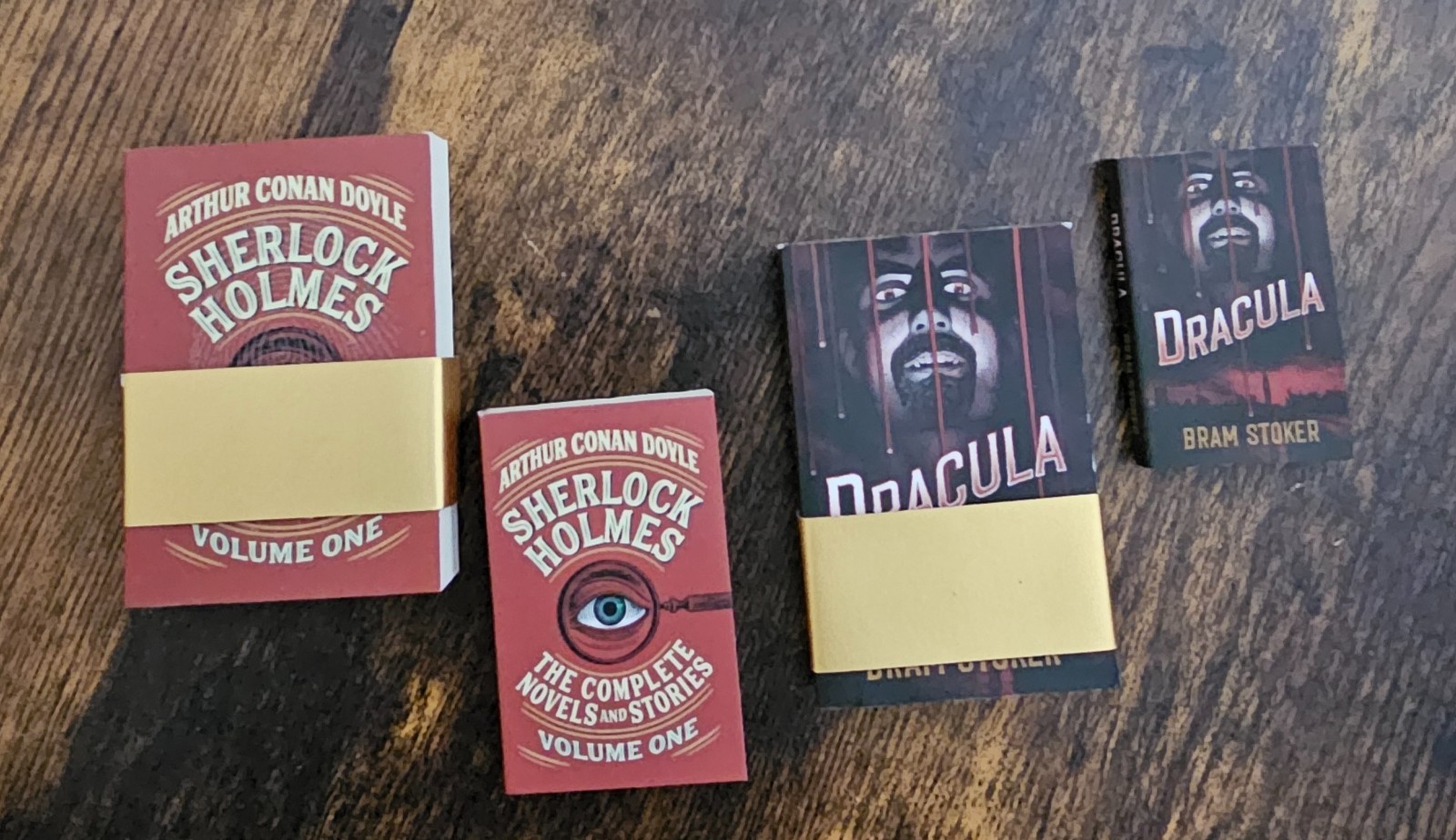✨ Pacchetto Mini Brands Libri Serie 2 Sherlock Holmes/Dracula