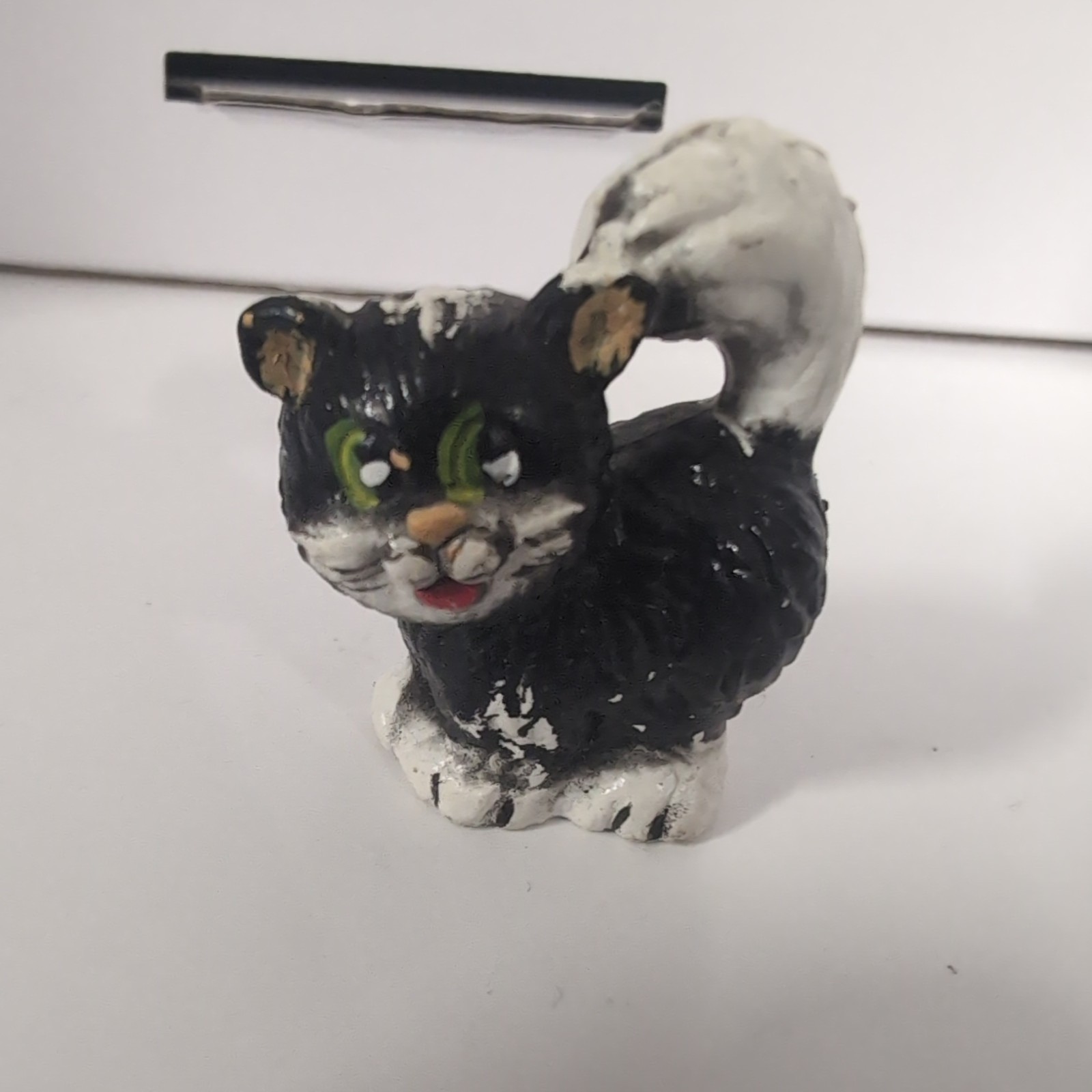 Vintage Pencil Topper - Mini Figure Gatto Bianco e Nero Giocattolo 1" Postino Pat Jess