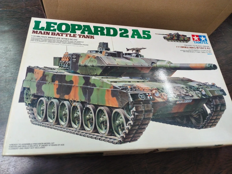 Modellino tank Leopard 2 A5 Main Battle 1/35