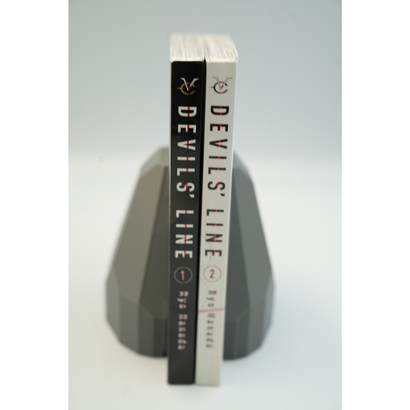 Devils’ Line Manga Vol 1-2 Inglese Dark Vampire Romance di Ryo Hanada Verticale