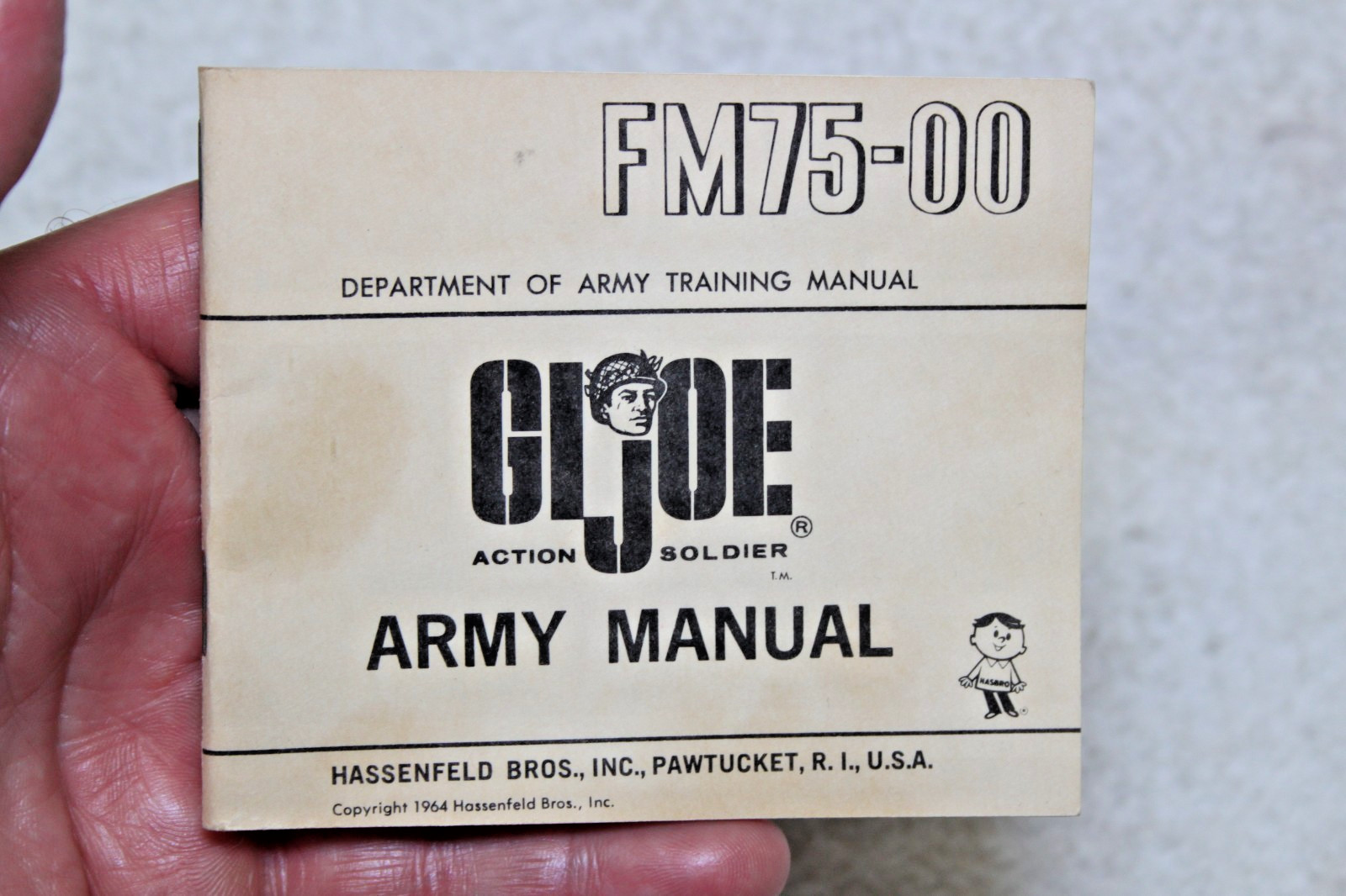 Vintage GI Joe 1964 - Army Manual - early issue (narrow)