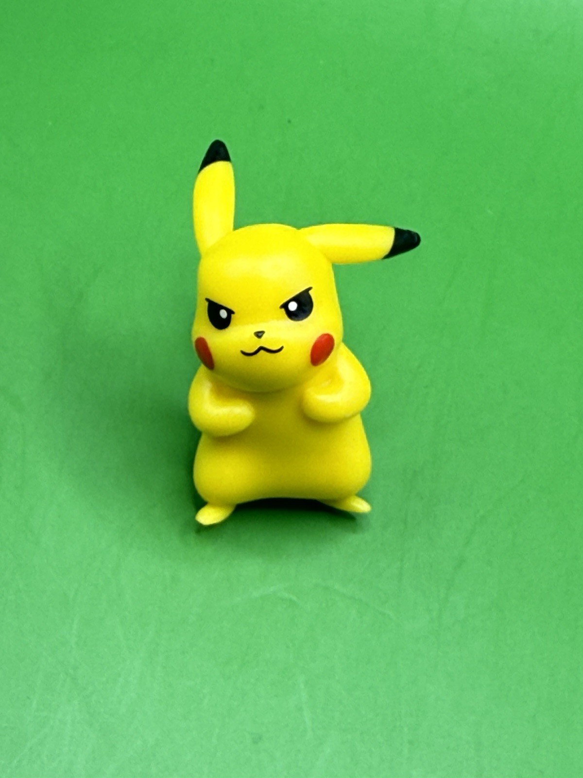 POKEMON NINTENDO TAKARA TOMY 2019 1,5" PVC MINIFIGURE PIKACHU