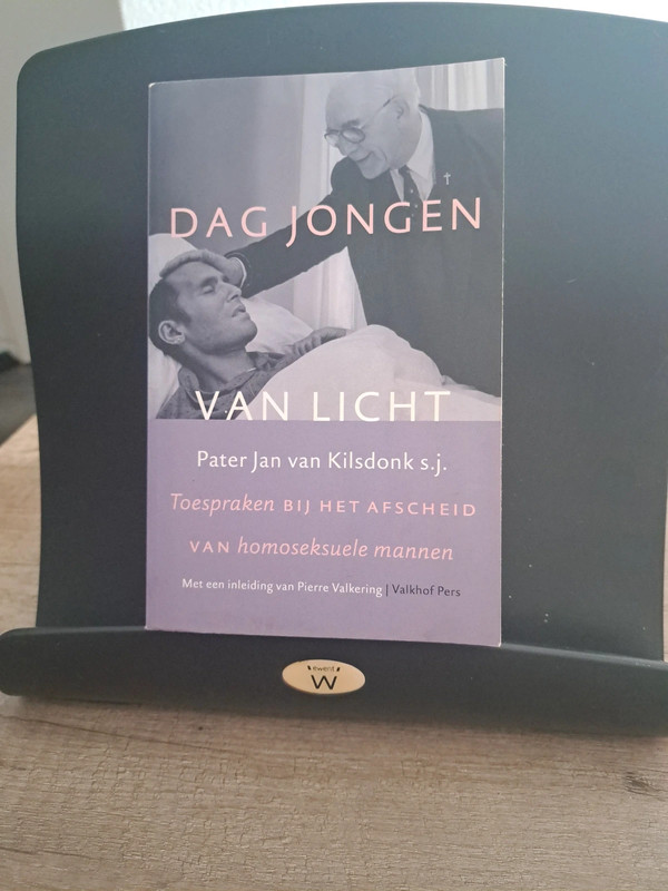Dag jongen van licht, toesprajen bij afscheid homosexuele mannen