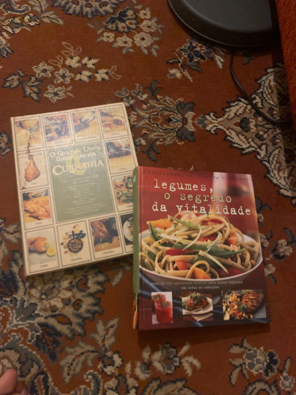 Dois livros de culinária