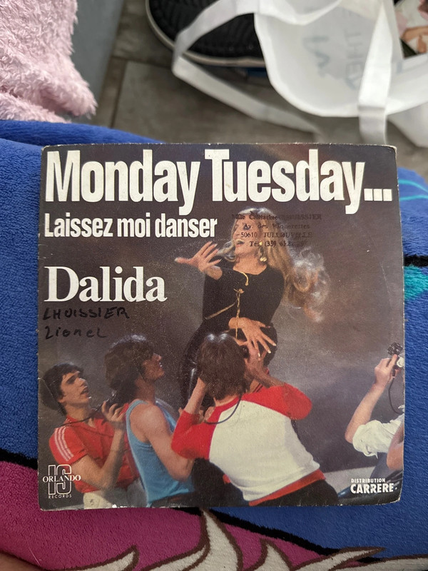 Dalida - Monday Tuesday / Laissez moi danser