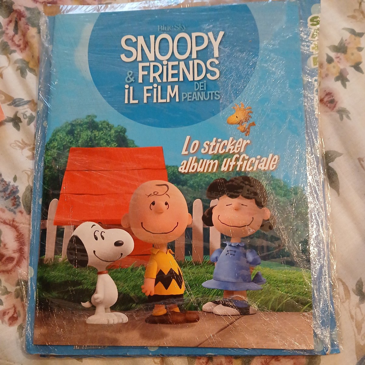 ALBUM  E SET COMPLETO  DI FIGURINE DA ATTACCARE SNOOPY & FRIENDS IL FILM