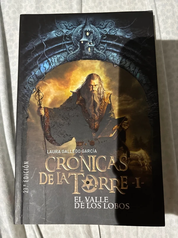 Crónicas de la Torre I. El Valle de los Lobos (Cronicas de la torre / Chronicles of the Tower) (Span