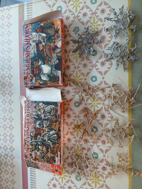 Lot Figurines red box 1/72