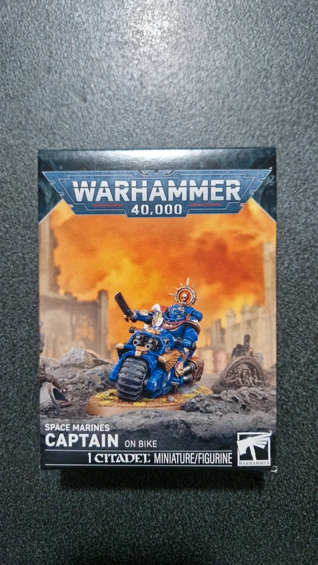 Warhammer 40k Space Marines Captain on Bike